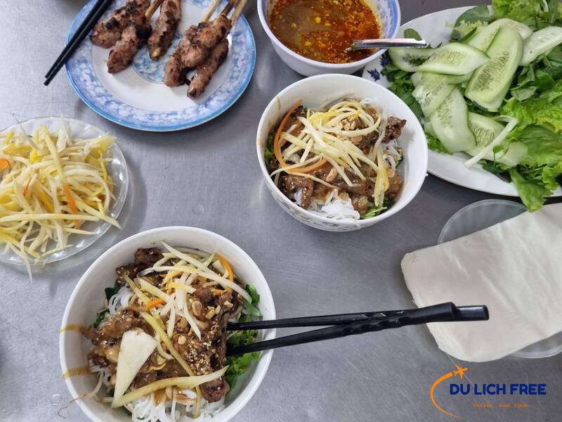 Bún thịt nướng - nem lụi