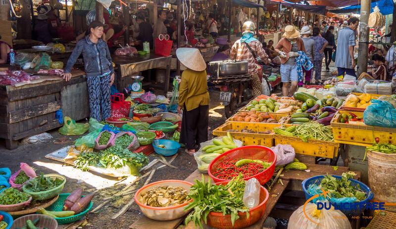 Mua sắm rau củ quả hằng ngày tại chợ Mai Thọ Quang