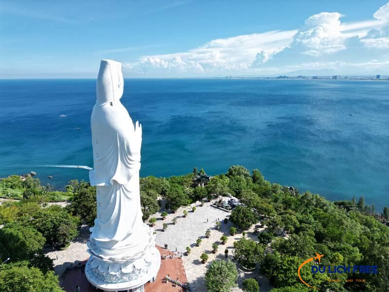 Hành hương cầu bình an tại chùa linh ứng Đà Nẵng