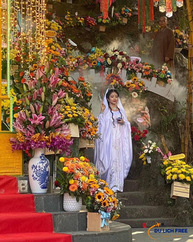 Tham gia các lễ hội tại chùa Quan Thế Âm Non Nước